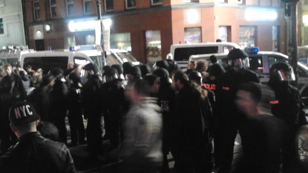polizia a kreuzberg storia del primo maggio