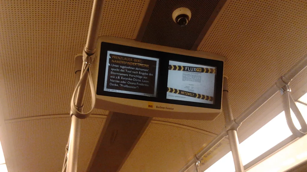 Schermo notizie ubahn Berlino - Foto di Giuseppe Govinda.