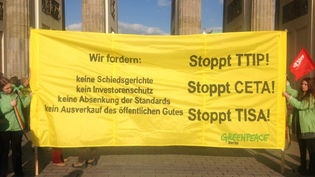 top ttip berlin - striscione manifestazione a brandenburgertor