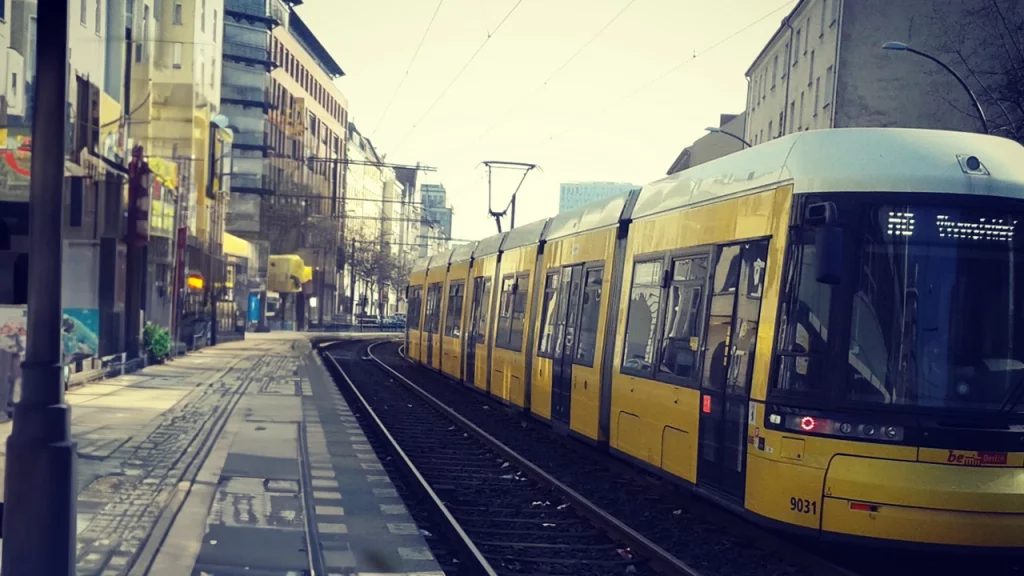 la sorpresa voglio solo che mi ascolti capitolo V creato da giuseppe govinda - tram di berlino