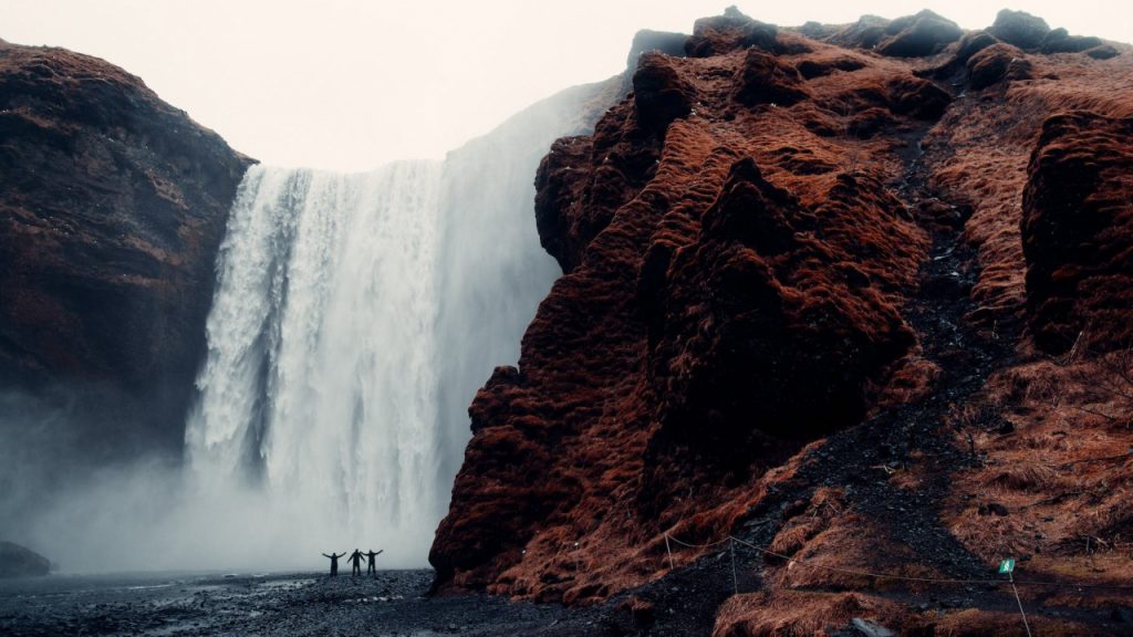 ponte isola delle rose islanda - three men standing near waterfalls