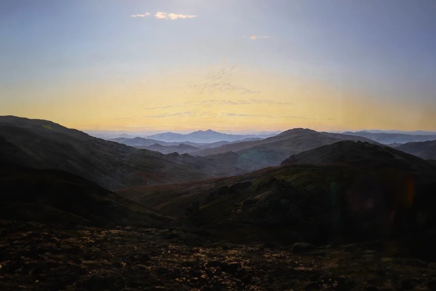 das riesengebirge di caspar david friedrich modificato per giuseppegovinda.com con l'intelligenza artificiale