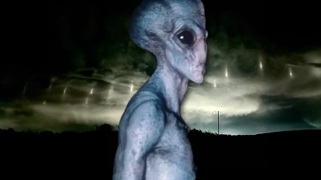 Alieno grigio e sullo sfondo pilastri di luce