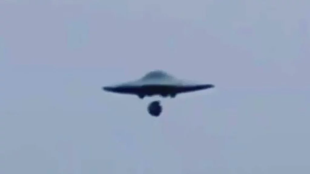Questi video UFO ti faranno venire la pelle d’oca - foto ufo tom delonge