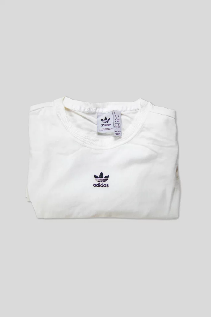 tshirt adidas regular bianca con loro cucito